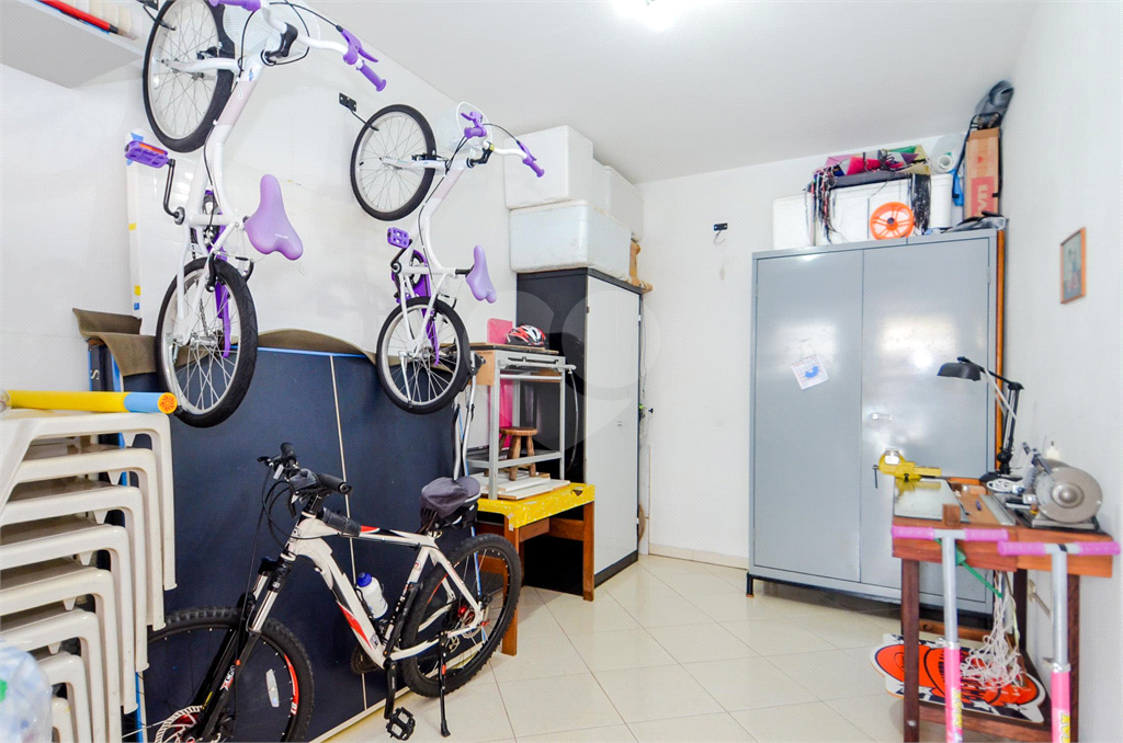 Casa Térrea com 738m² de Terreno e 27 Vagas Próxima ao Bosque Maia - PORTEIRA FECHADA