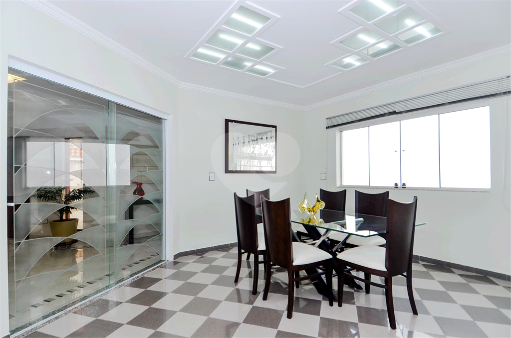 Casa Térrea com 738m² de Terreno e 27 Vagas Próxima ao Bosque Maia - PORTEIRA FECHADA