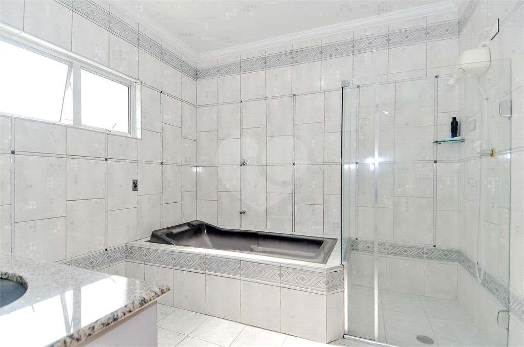 Casa Térrea com 738m² de Terreno e 27 Vagas Próxima ao Bosque Maia - PORTEIRA FECHADA