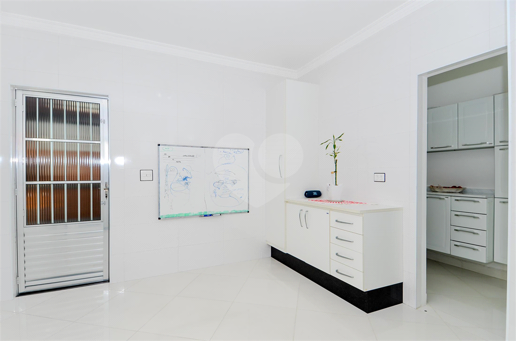 Casa Térrea com 738m² de Terreno e 27 Vagas Próxima ao Bosque Maia - PORTEIRA FECHADA