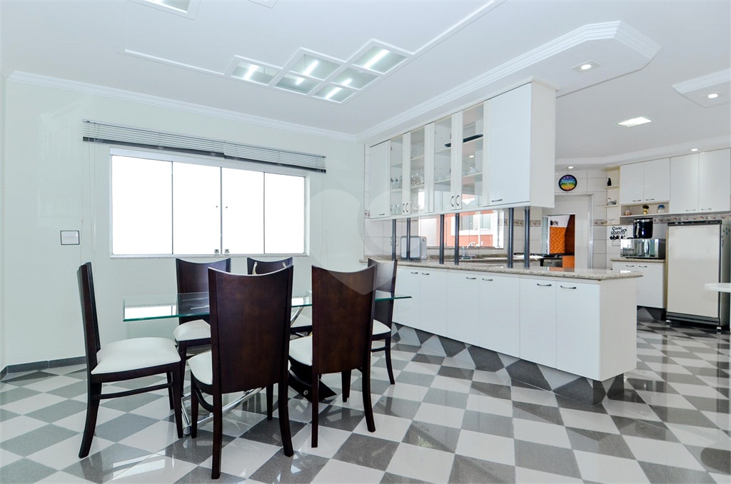 Casa Térrea com 738m² de Terreno e 27 Vagas Próxima ao Bosque Maia - PORTEIRA FECHADA