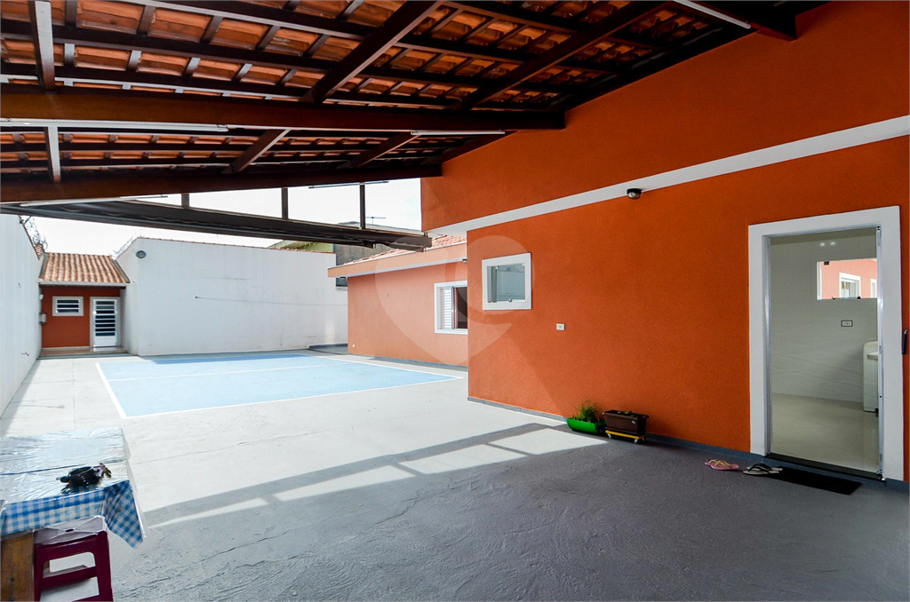 Casa Térrea com 738m² de Terreno e 27 Vagas Próxima ao Bosque Maia - PORTEIRA FECHADA