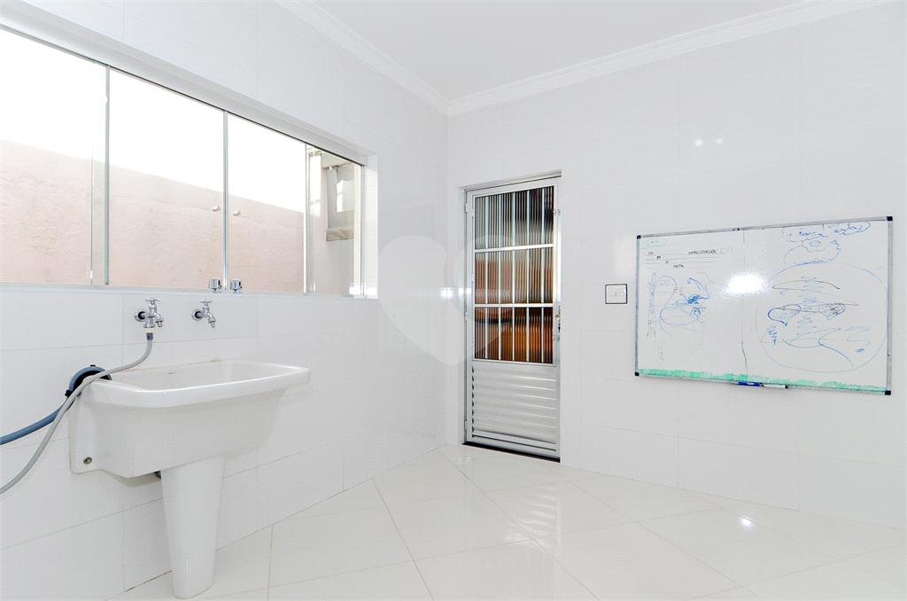 Casa Térrea com 738m² de Terreno e 27 Vagas Próxima ao Bosque Maia - PORTEIRA FECHADA