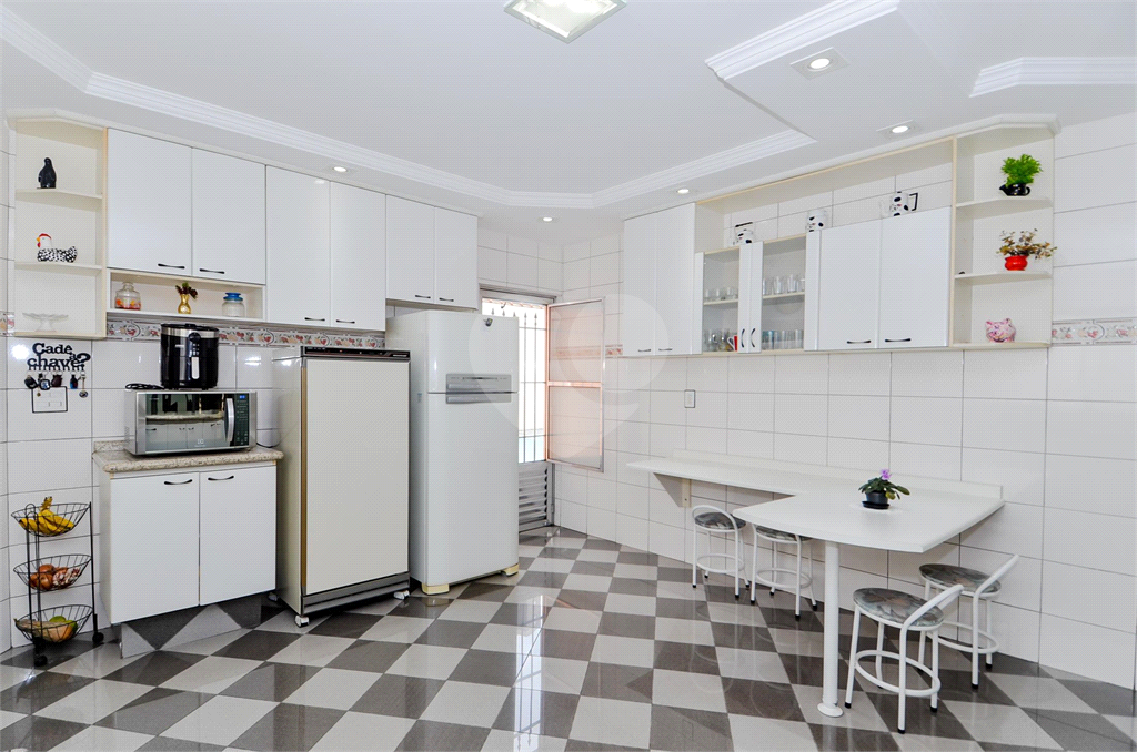 Casa Térrea com 738m² de Terreno e 27 Vagas Próxima ao Bosque Maia - PORTEIRA FECHADA