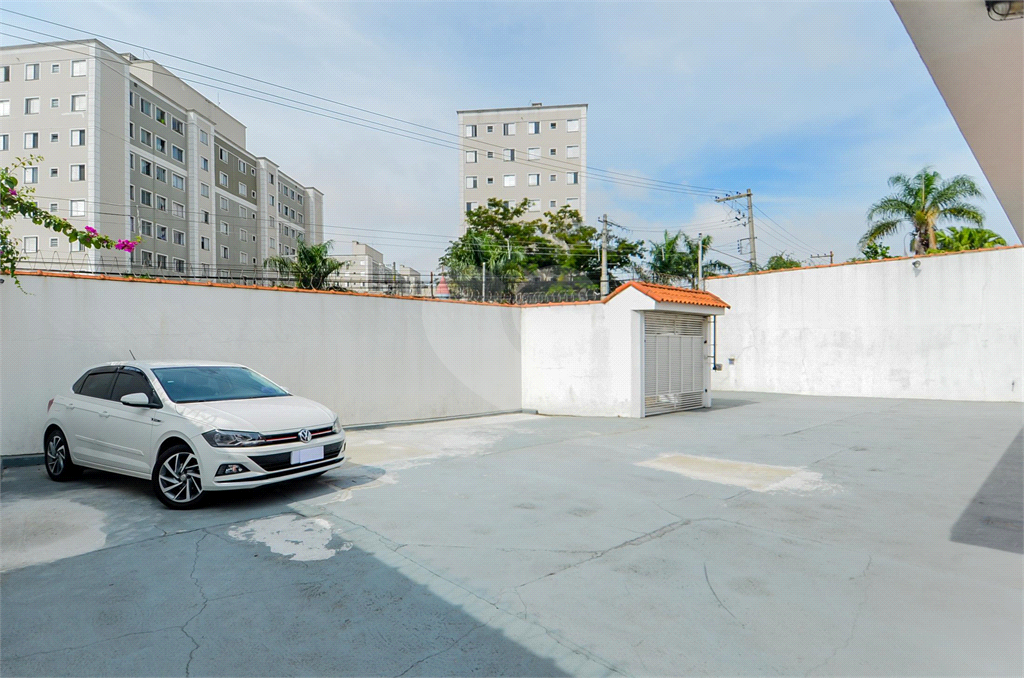 Casa Térrea com 738m² de Terreno e 27 Vagas Próxima ao Bosque Maia - PORTEIRA FECHADA