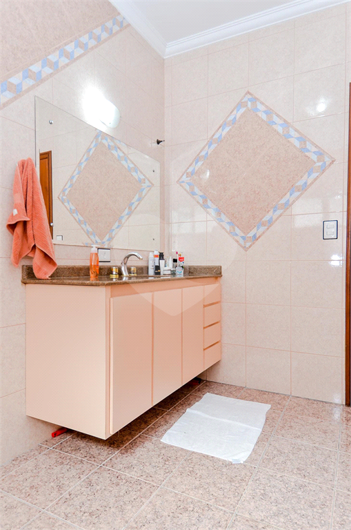 Casa Térrea com 738m² de Terreno e 27 Vagas Próxima ao Bosque Maia - PORTEIRA FECHADA