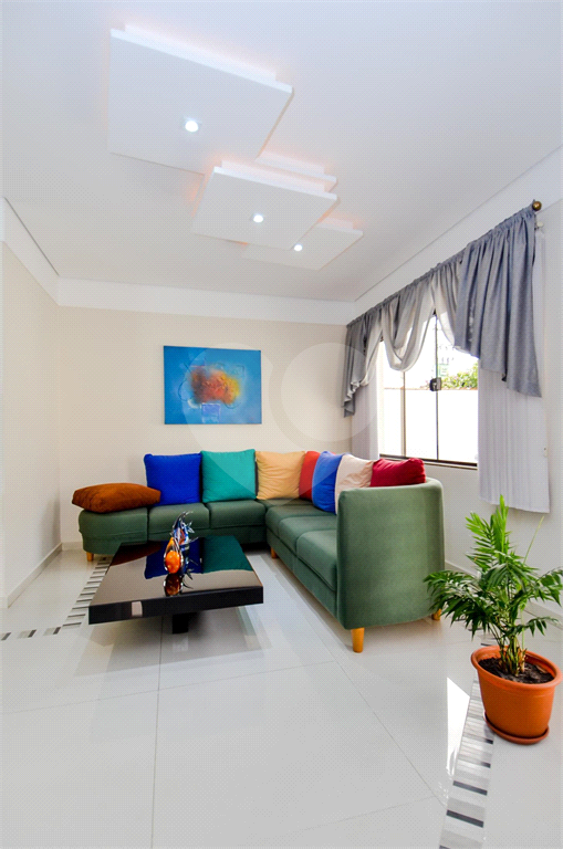 Casa Térrea com 738m² de Terreno e 27 Vagas Próxima ao Bosque Maia - PORTEIRA FECHADA