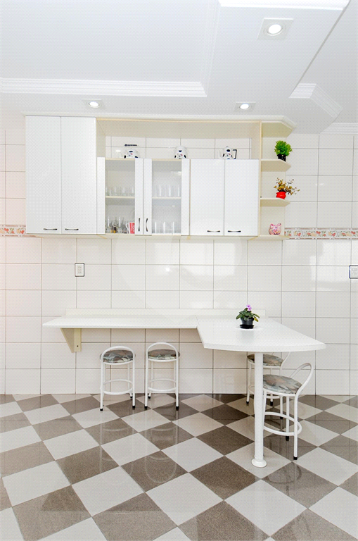 Casa Térrea com 738m² de Terreno e 27 Vagas Próxima ao Bosque Maia - PORTEIRA FECHADA