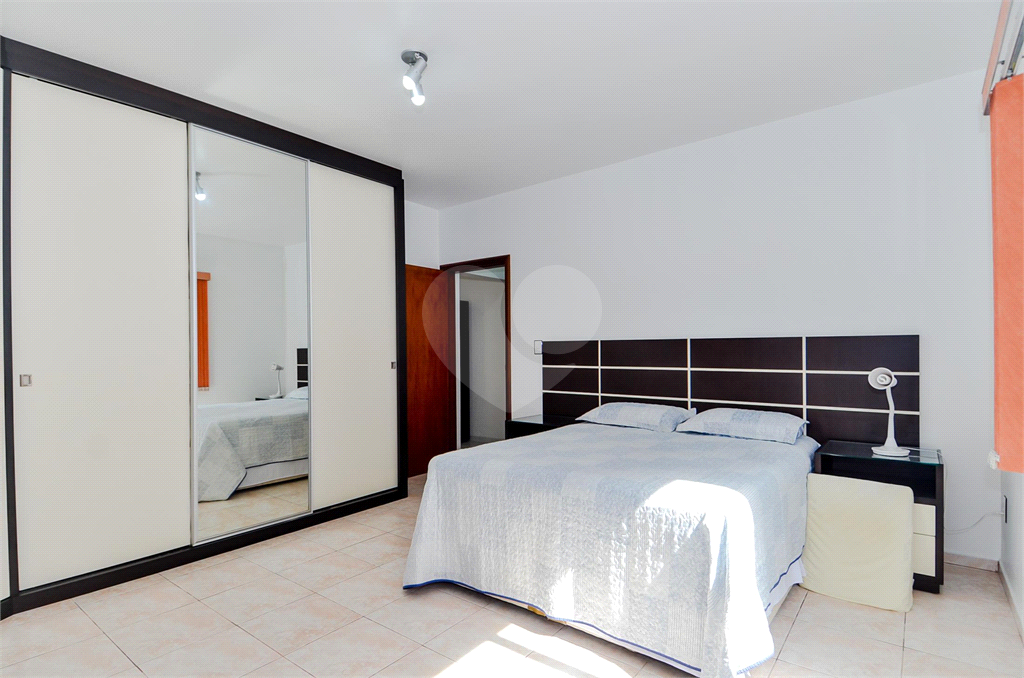 Casa Térrea com 738m² de Terreno e 27 Vagas Próxima ao Bosque Maia - PORTEIRA FECHADA