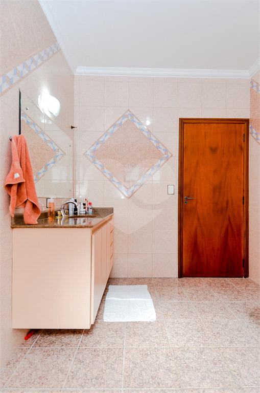 Casa Térrea com 738m² de Terreno e 27 Vagas Próxima ao Bosque Maia - PORTEIRA FECHADA