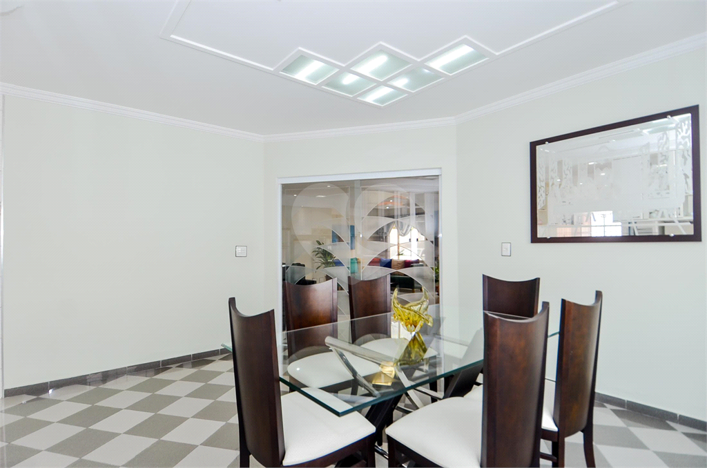 Casa Térrea com 738m² de Terreno e 27 Vagas Próxima ao Bosque Maia - PORTEIRA FECHADA