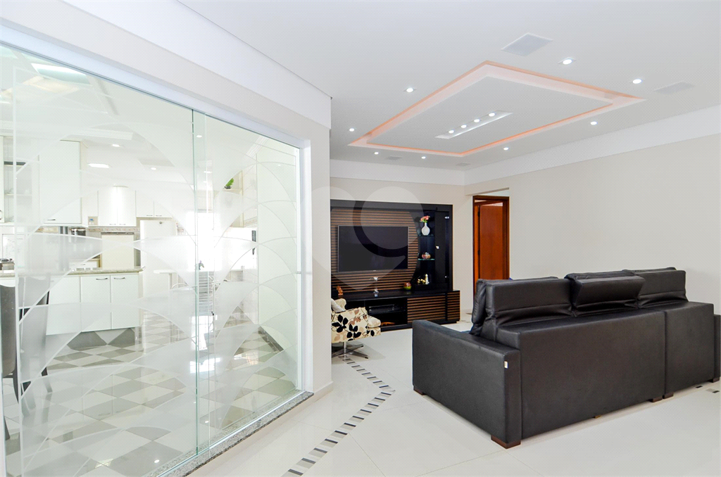 Casa Térrea com 738m² de Terreno e 27 Vagas Próxima ao Bosque Maia - PORTEIRA FECHADA