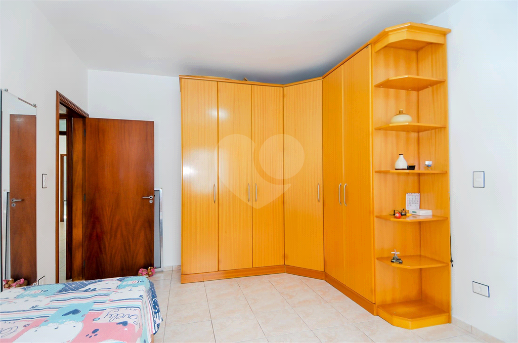 Casa Térrea com 738m² de Terreno e 27 Vagas Próxima ao Bosque Maia - PORTEIRA FECHADA