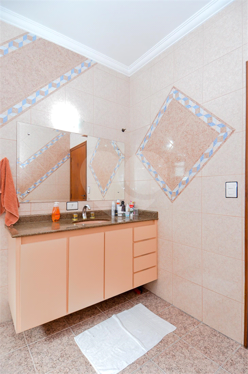 Casa Térrea com 738m² de Terreno e 27 Vagas Próxima ao Bosque Maia - PORTEIRA FECHADA