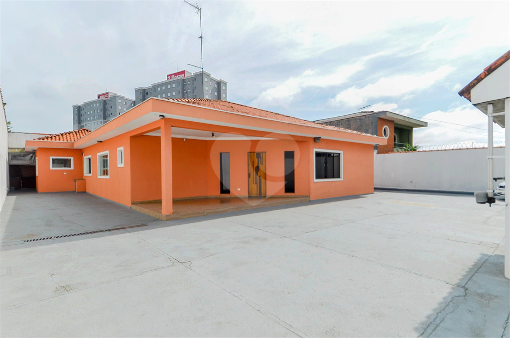 Casa Térrea com 738m² de Terreno e 27 Vagas Próxima ao Bosque Maia - PORTEIRA FECHADA