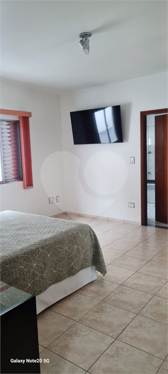 Casa Térrea com 738m² de Terreno e 27 Vagas Próxima ao Bosque Maia - PORTEIRA FECHADA