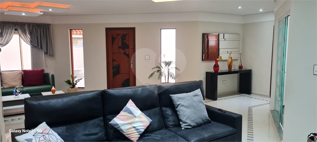 Casa Térrea com 738m² de Terreno e 27 Vagas Próxima ao Bosque Maia - PORTEIRA FECHADA