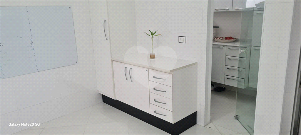 Casa Térrea com 738m² de Terreno e 27 Vagas Próxima ao Bosque Maia - PORTEIRA FECHADA