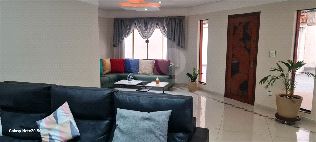 Casa Térrea com 738m² de Terreno e 27 Vagas Próxima ao Bosque Maia - PORTEIRA FECHADA