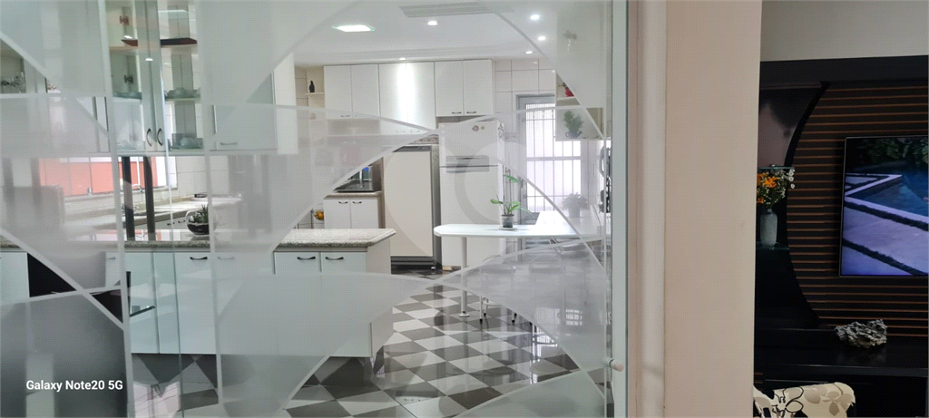 Casa Térrea com 738m² de Terreno e 27 Vagas Próxima ao Bosque Maia - PORTEIRA FECHADA