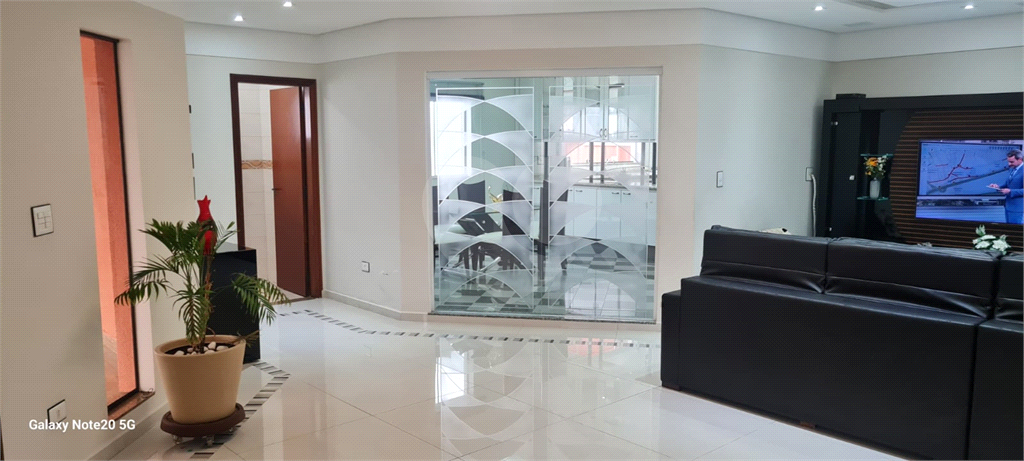 Casa Térrea com 738m² de Terreno e 27 Vagas Próxima ao Bosque Maia - PORTEIRA FECHADA