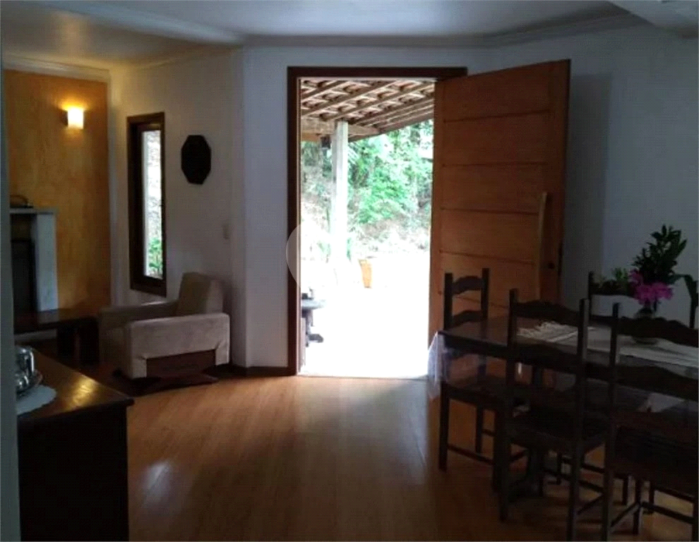 Casa de Condomínio à venda com 4 quartos, 250m² - Foto 15