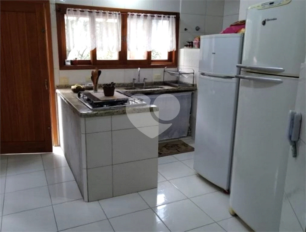 Casa de Condomínio à venda com 4 quartos, 250m² - Foto 3