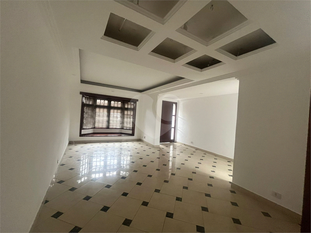 Sobrado  no Tremembé  com 3 dormitórios sendo 1 suíte e 3 vagas 