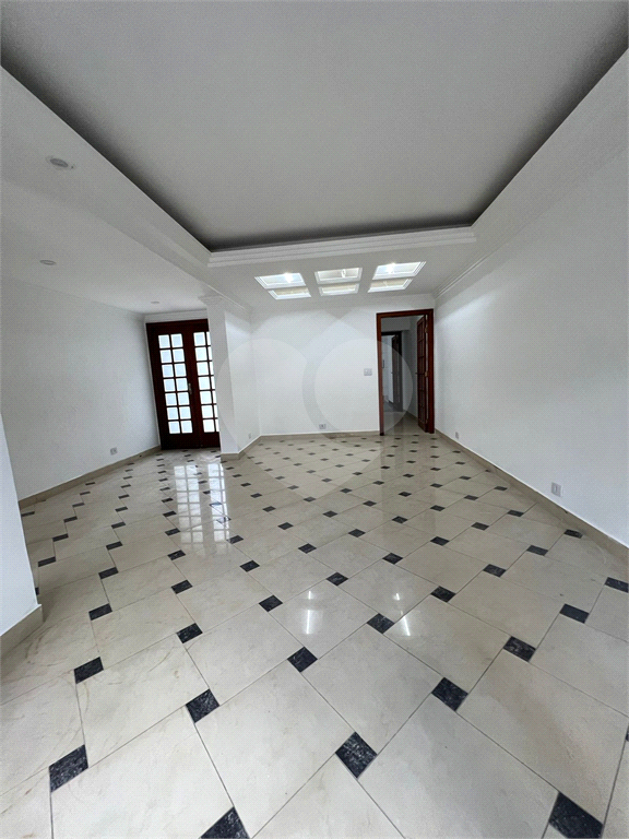 Sobrado  no Tremembé  com 3 dormitórios sendo 1 suíte e 3 vagas 