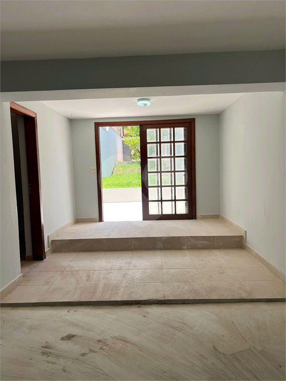 Sobrado  no Tremembé  com 3 dormitórios sendo 1 suíte e 3 vagas 