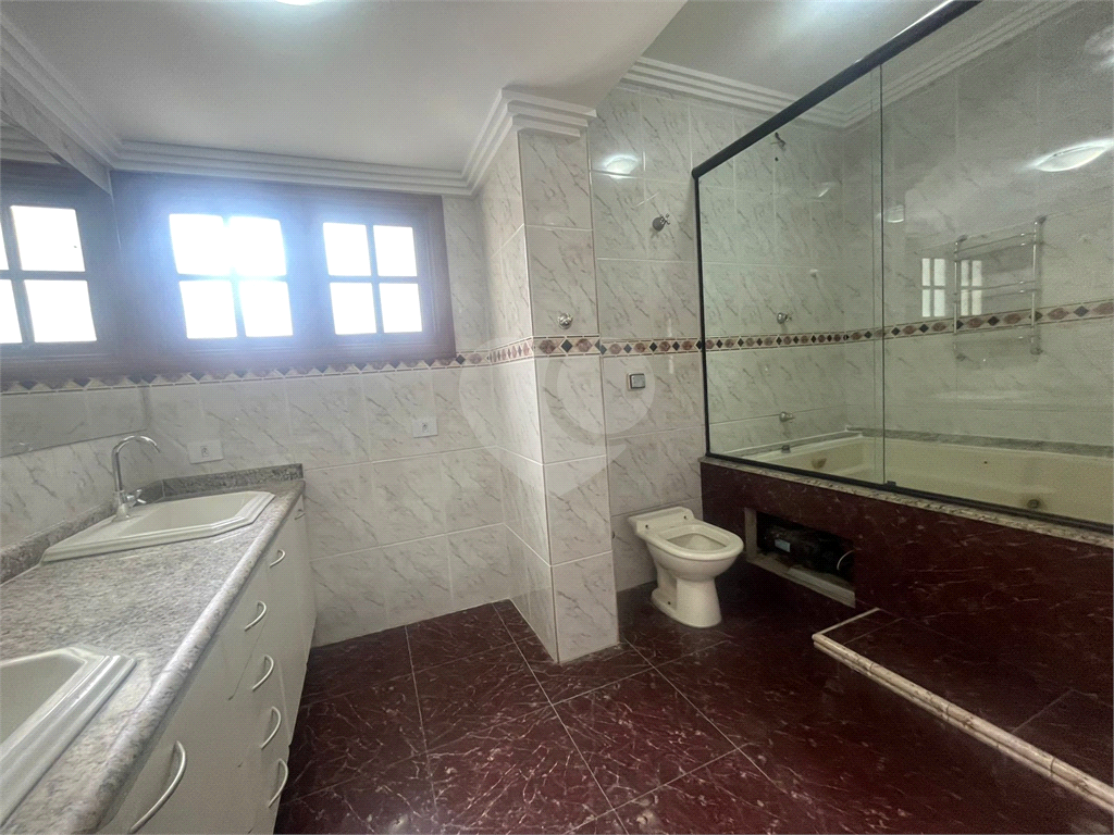 Sobrado  no Tremembé  com 3 dormitórios sendo 1 suíte e 3 vagas 