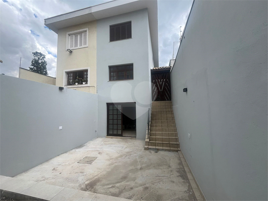 Sobrado  no Tremembé  com 3 dormitórios sendo 1 suíte e 3 vagas 