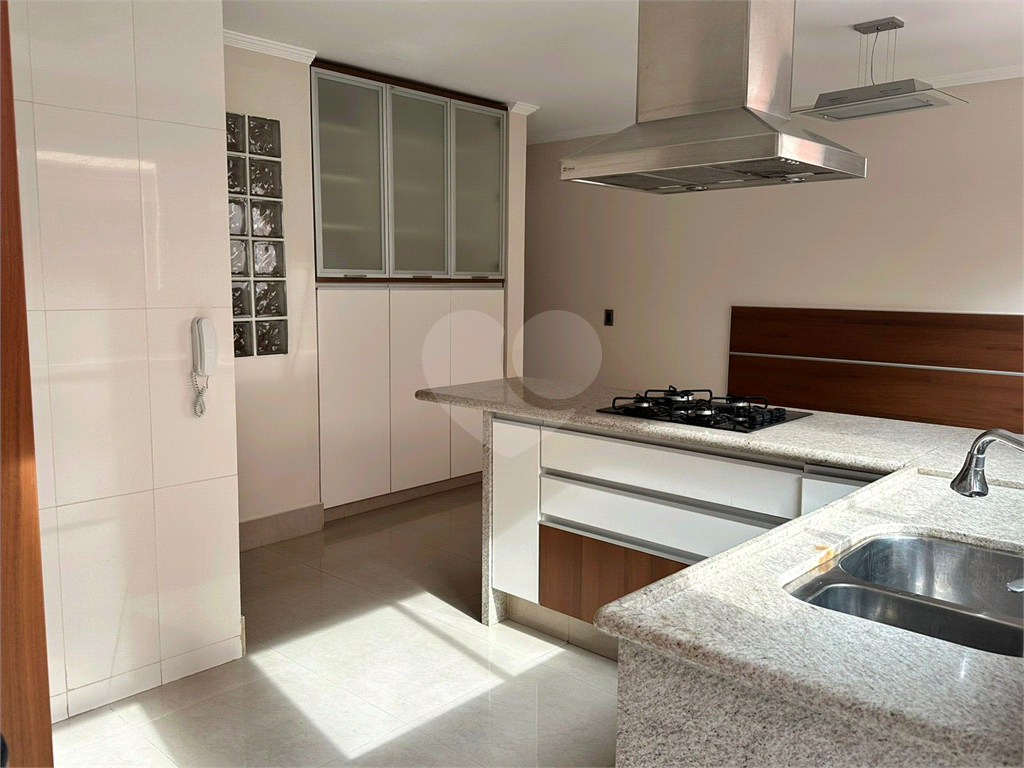 Sobrado à venda com 3 quartos, 348m² - Foto 3