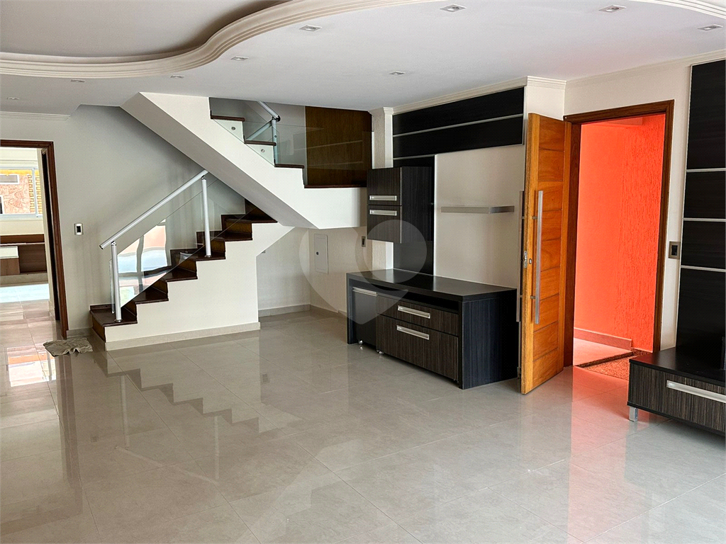 Sobrado à venda com 3 quartos, 348m² - Foto 1