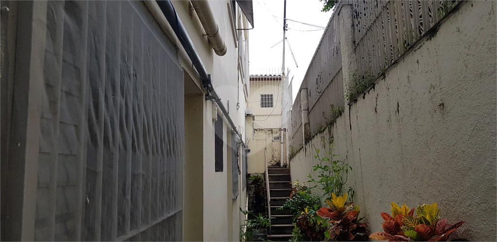 CASA TÉRREA A VENDA COM 06 APARTAMENTOS PARA LOCAÇÃO - ÓTIMO PARA INVESTIDOR - PRAÇA ARVORE