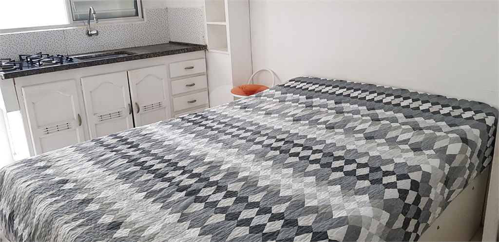CASA TÉRREA A VENDA COM 06 APARTAMENTOS PARA LOCAÇÃO - ÓTIMO PARA INVESTIDOR - PRAÇA ARVORE