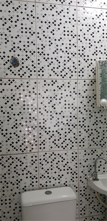 CASA TÉRREA A VENDA COM 06 APARTAMENTOS PARA LOCAÇÃO - ÓTIMO PARA INVESTIDOR - PRAÇA ARVORE