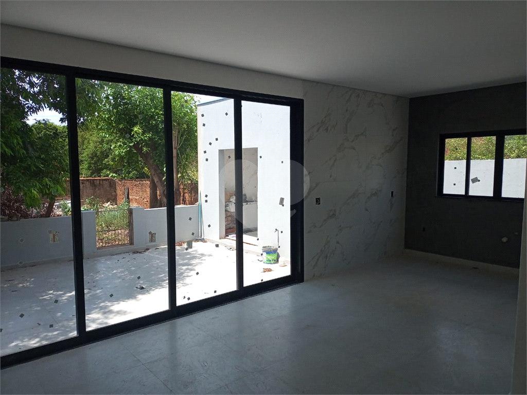 Casa à venda com 3 quartos, 200m² - Foto 1