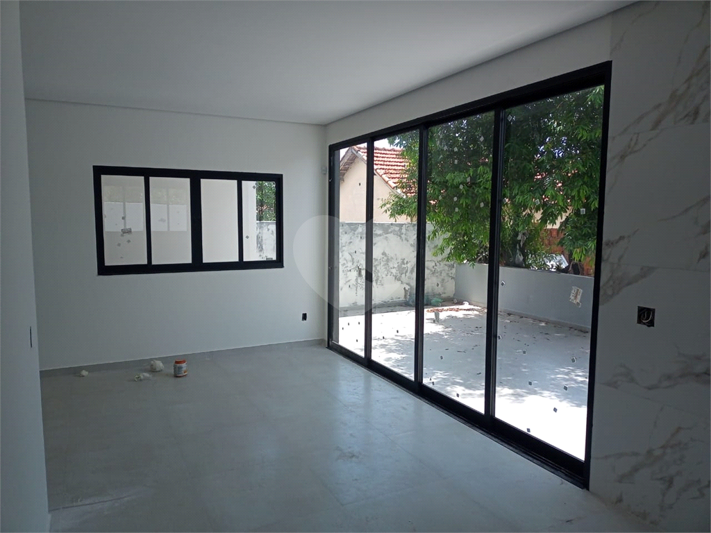 Casa à venda com 3 quartos, 200m² - Foto 2