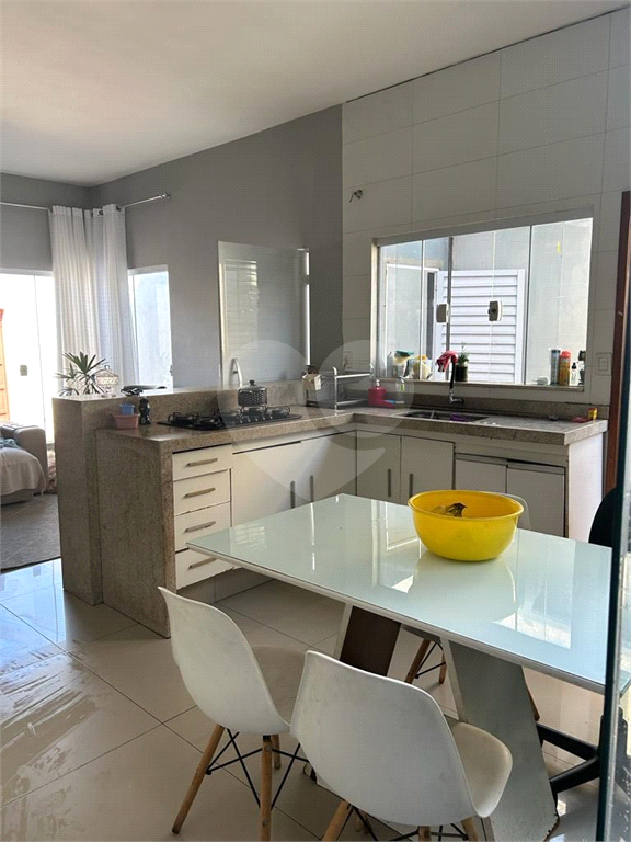 Casa à venda com 3 quartos, 80m² - Foto 1