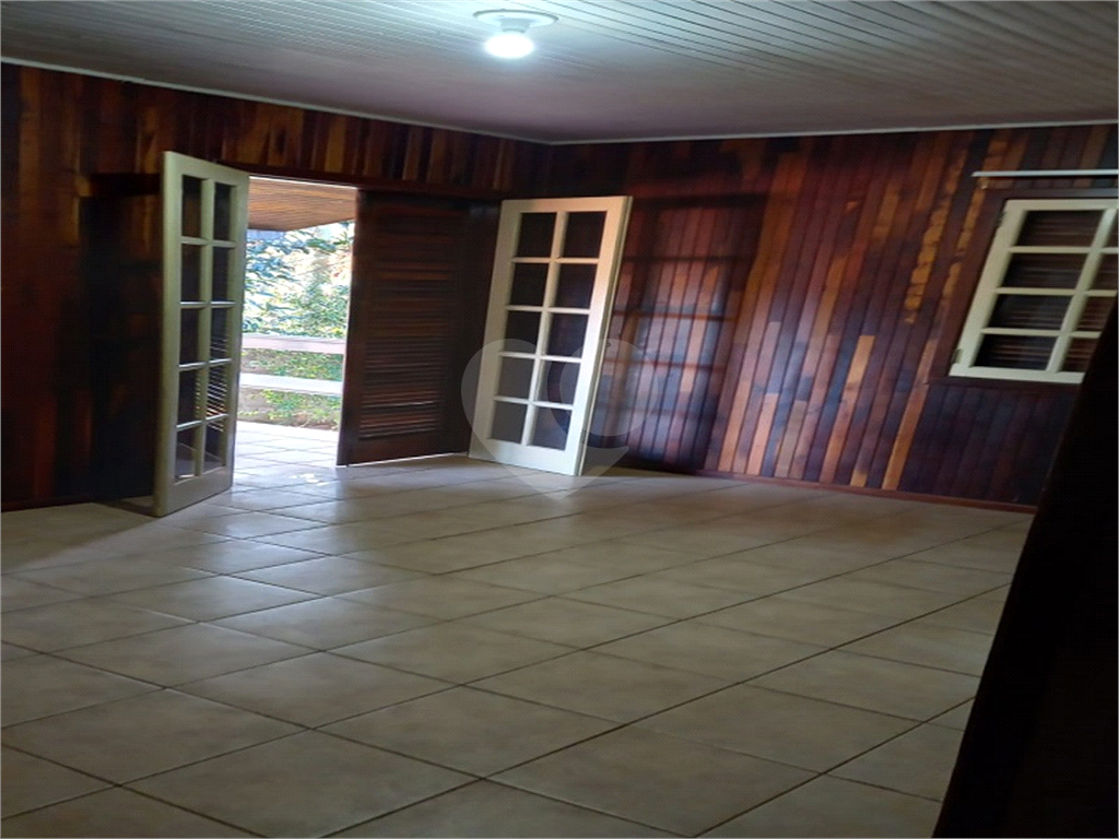 Casa à venda com 2 quartos, 100m² - Foto 1