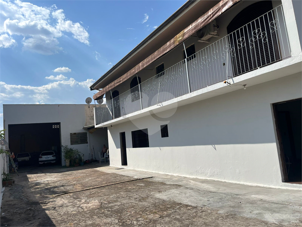 Sobrado à venda com 3 quartos, 231m² - Foto 1