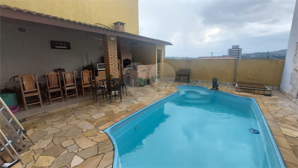 Casa à venda e aluguel com 4 quartos, 200m² - Foto 12