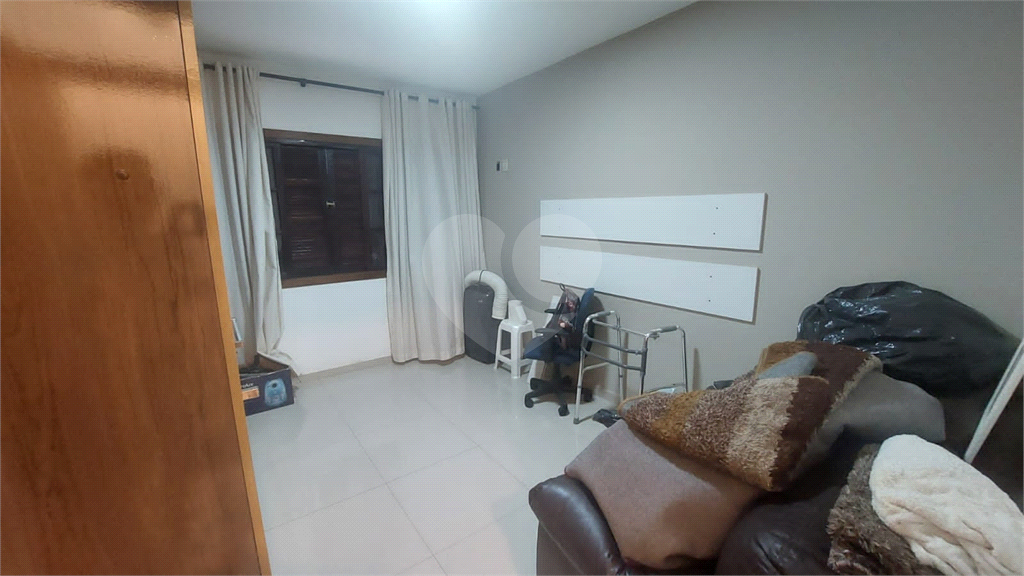 Casa à venda e aluguel com 4 quartos, 200m² - Foto 2