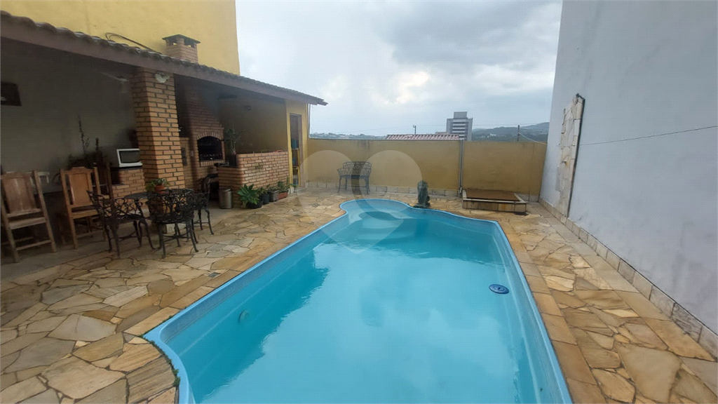 Casa à venda e aluguel com 4 quartos, 200m² - Foto 1