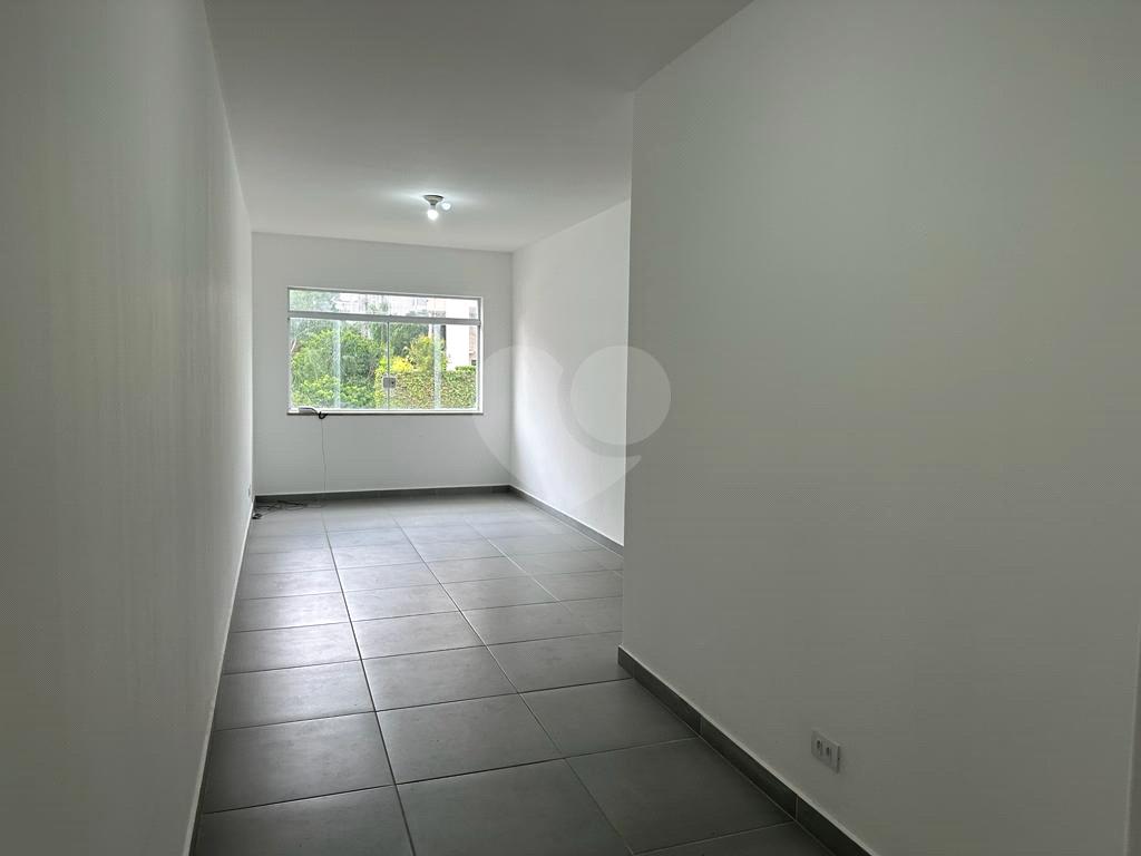 Apartamento à venda com 2 quartos, 72m² - Foto 2