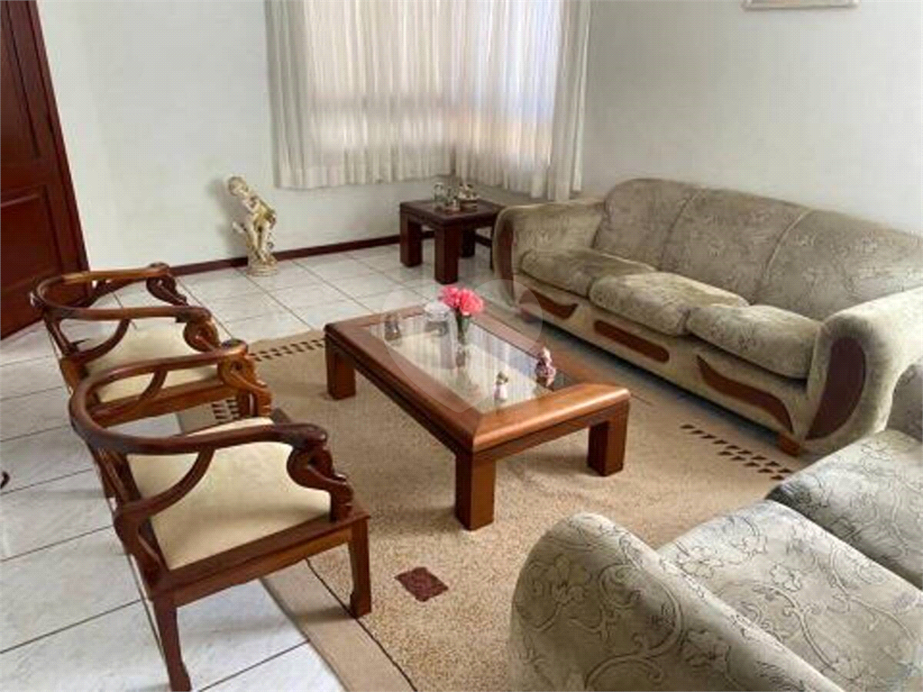 Casa à venda com 3 quartos, 321m² - Foto 1