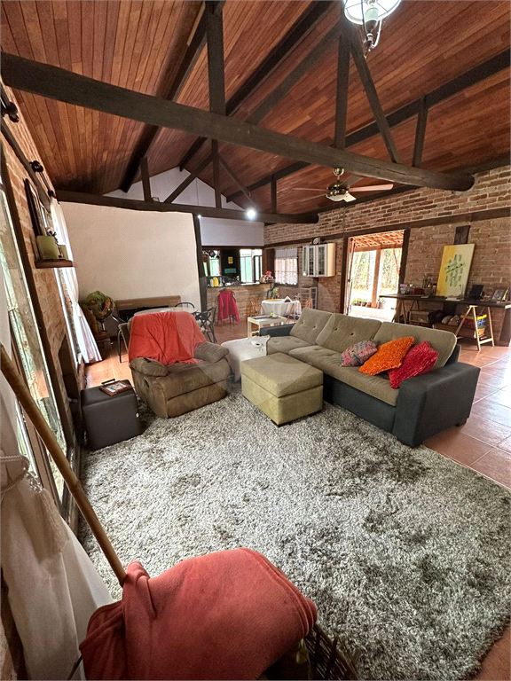 Chácara à venda com 3 quartos, 286m² - Foto 1