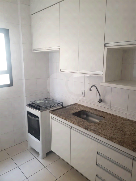 Apartamento para alugar com 3 quartos, 80m² - Foto 2