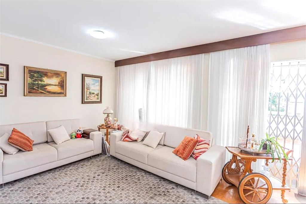 Casa à venda com 282m², 3 quartos e 4 vagas 